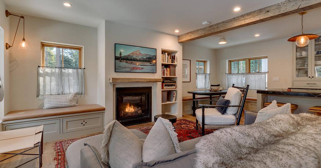2045 W Lake Blvd Tahoe City CA-large-009-017-Living Room-1500x1000-72dpi.jpg
