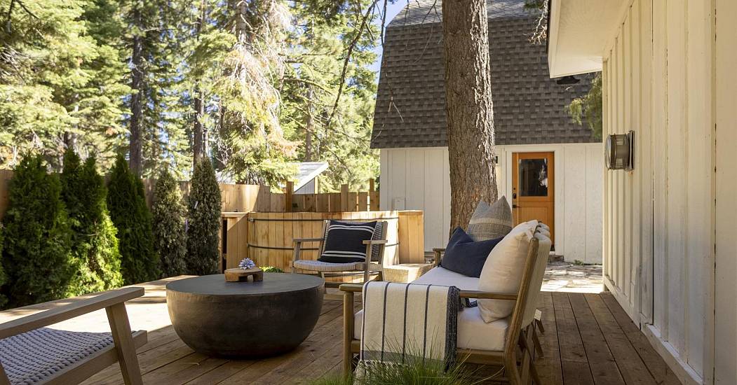 outdoor_deck_2.jpeg