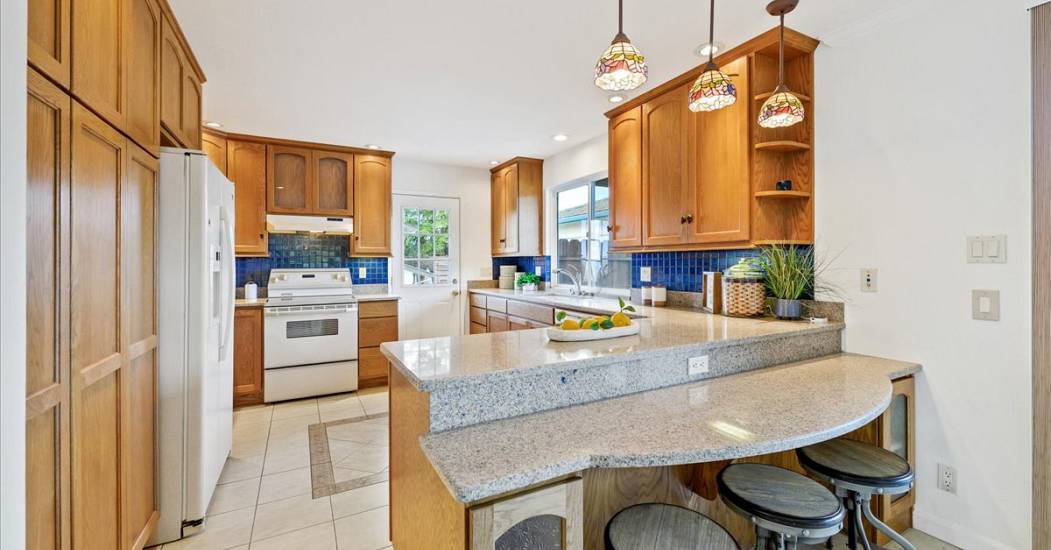 19-Kitchen.jpg