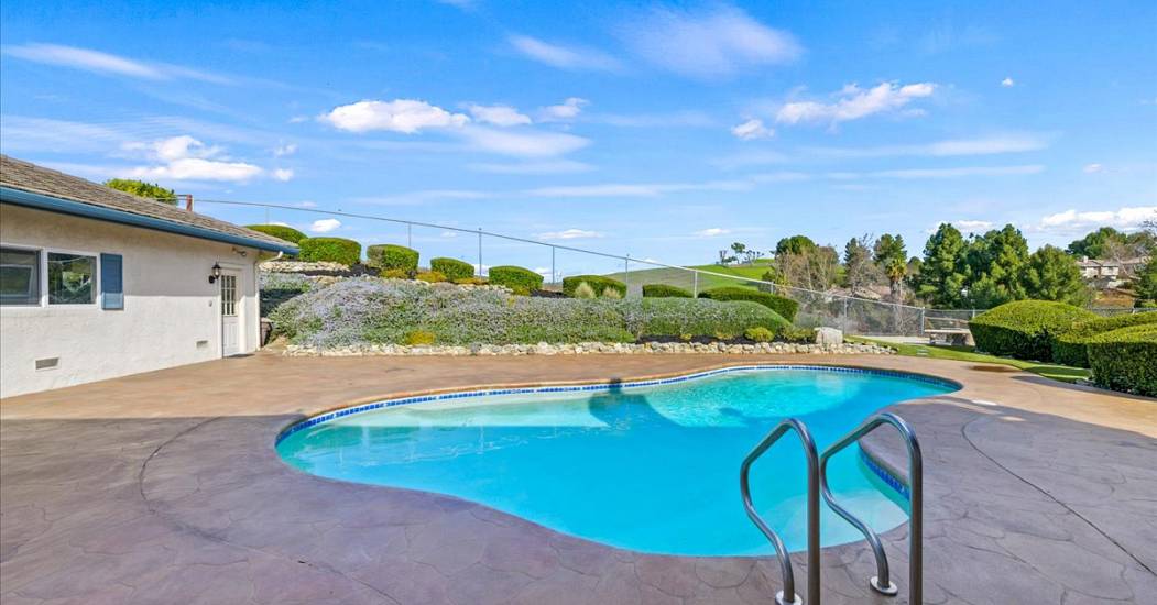 38-Pool.jpg