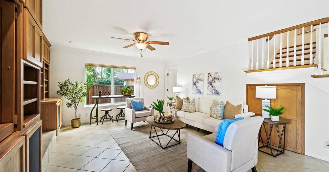 13-Family Room.jpg