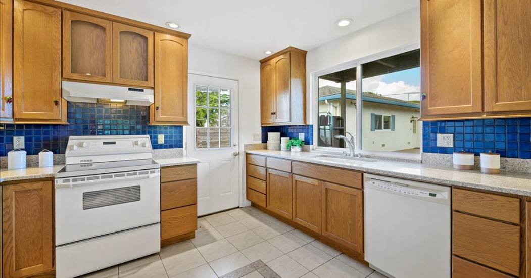 20-Kitchen.jpg