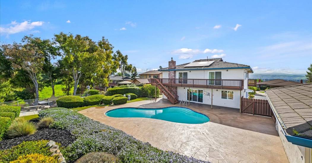 34-Pool and Back of Home.jpg