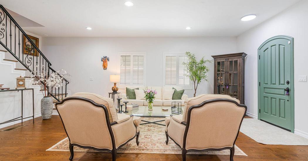4022 Willowcrest Ave Studio-large-010-003-Willowcrest Ave8-1500x1000-72dpi.jpg