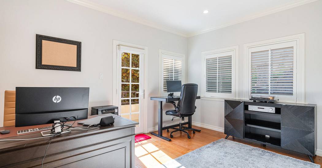 4022 Willowcrest Ave Studio-large-034-048-Willowcrest Ave29-1500x1000-72dpi.jpg