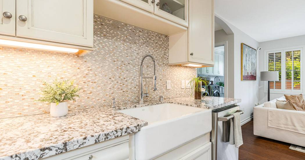 4022 Willowcrest Ave Studio-large-018-006-Willowcrest Ave13-1500x1000-72dpi.jpg