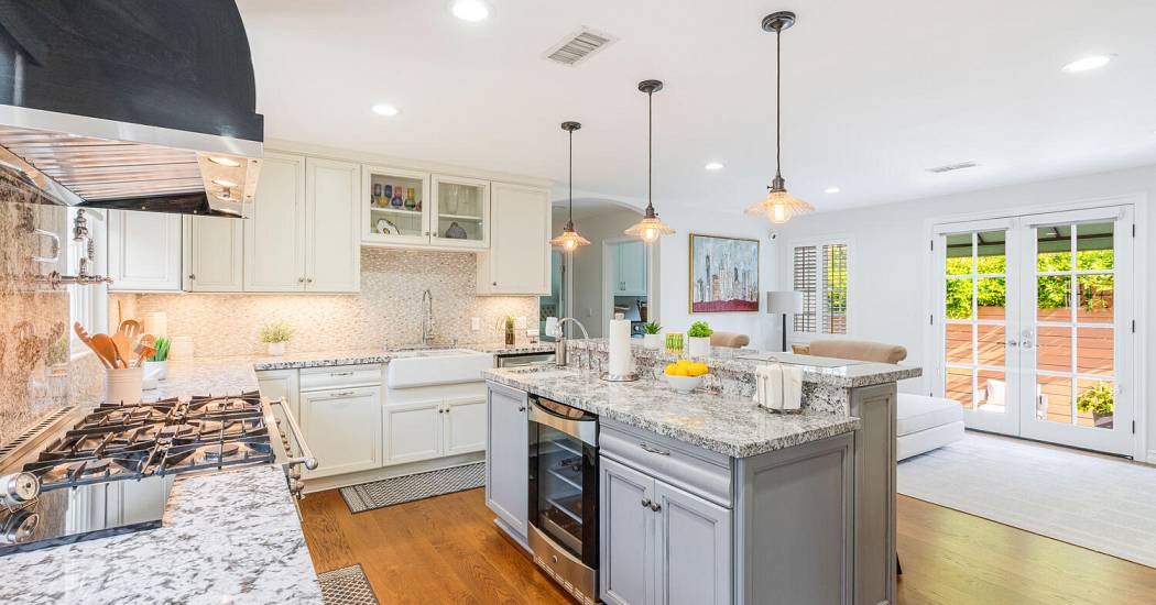 4022 Willowcrest Ave Studio-large-015-026-Willowcrest Ave10-1500x1000-72dpi.jpg