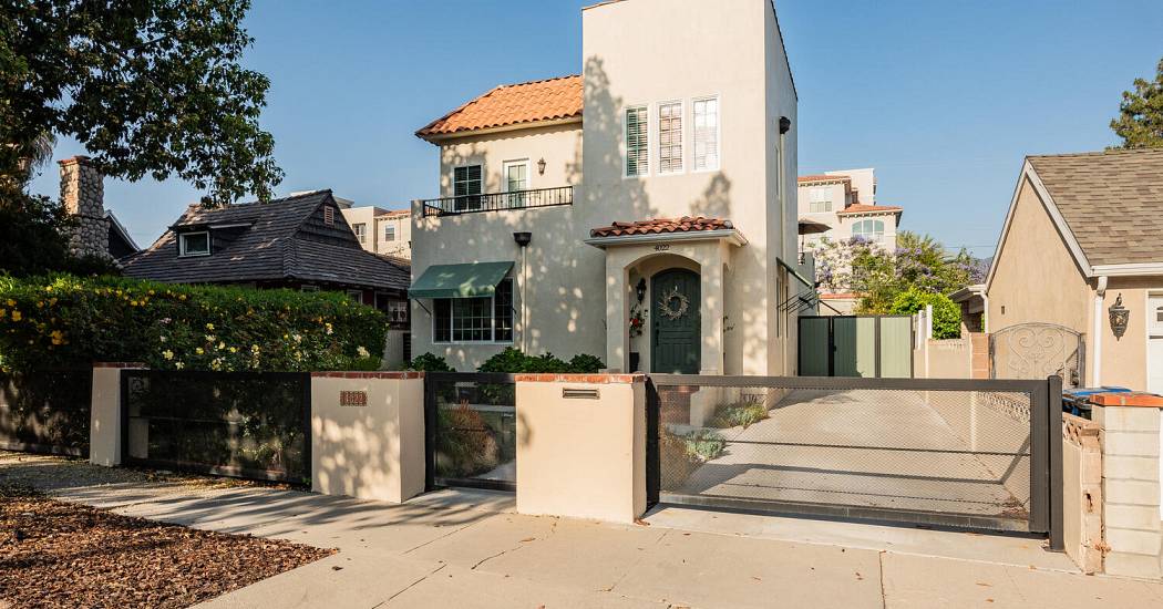 4022 Willowcrest Ave Studio-large-053-010-DSC6438-1500x1000-72dpi.jpg