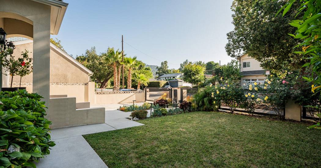 4022 Willowcrest Ave Studio-large-052-030-DSC6447-1500x1000-72dpi.jpg