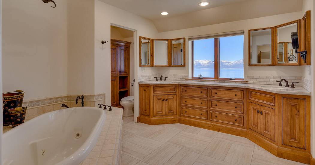 16  18 Stone Creek Ln-large-033-033-Primary Bathroom-1500x1000-72dpi.jpg