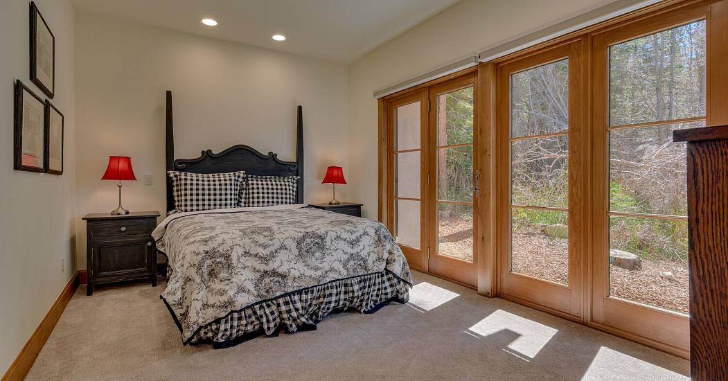 16  18 Stone Creek Ln-large-023-023-Bedroom En suite-1500x1000-72dpi.jpg