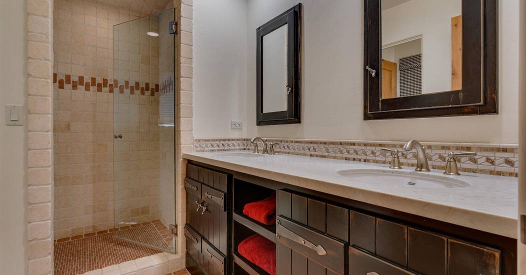 16  18 Stone Creek Ln-large-024-043-Bathroom-1500x1000-72dpi.jpg