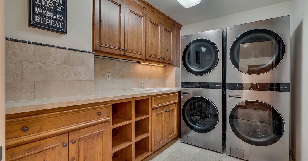 16  18 Stone Creek Ln-large-037-024-Laundry Room-1500x1000-72dpi.jpg