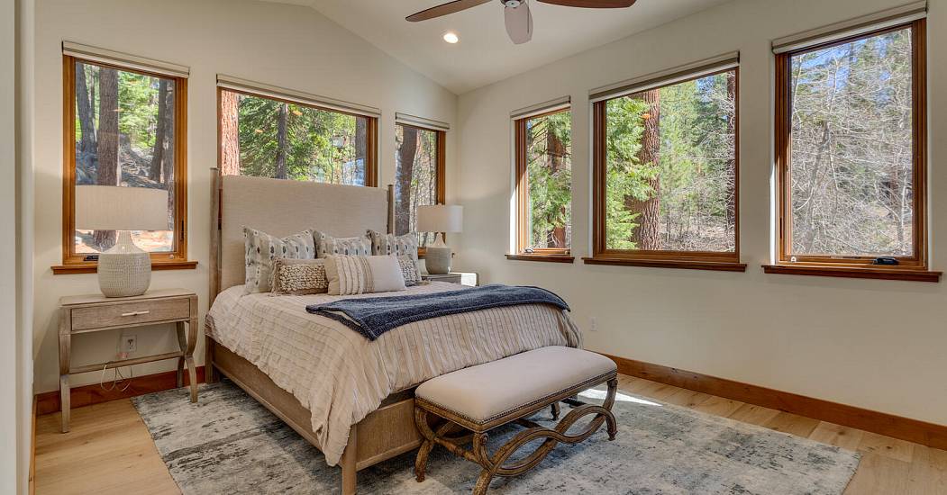 16  18 Stone Creek Ln-large-077-045-Guest House  Bedroom En Suite-1500x1000-72dpi.jpg