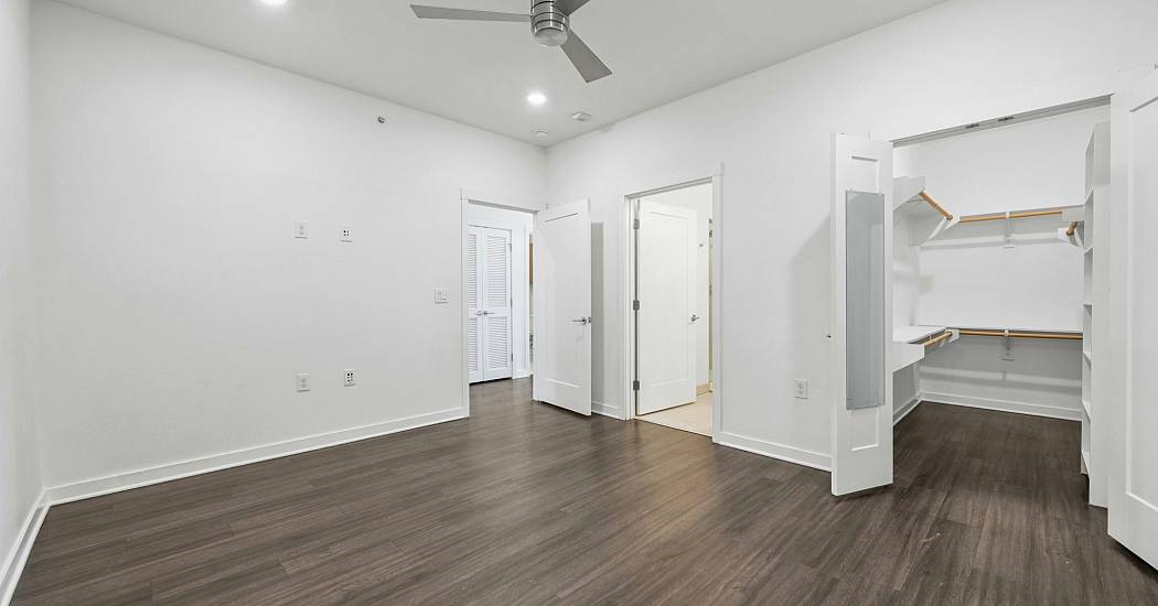 013-477347-4361 South Congress Avenue 129 013_13886039.jpg