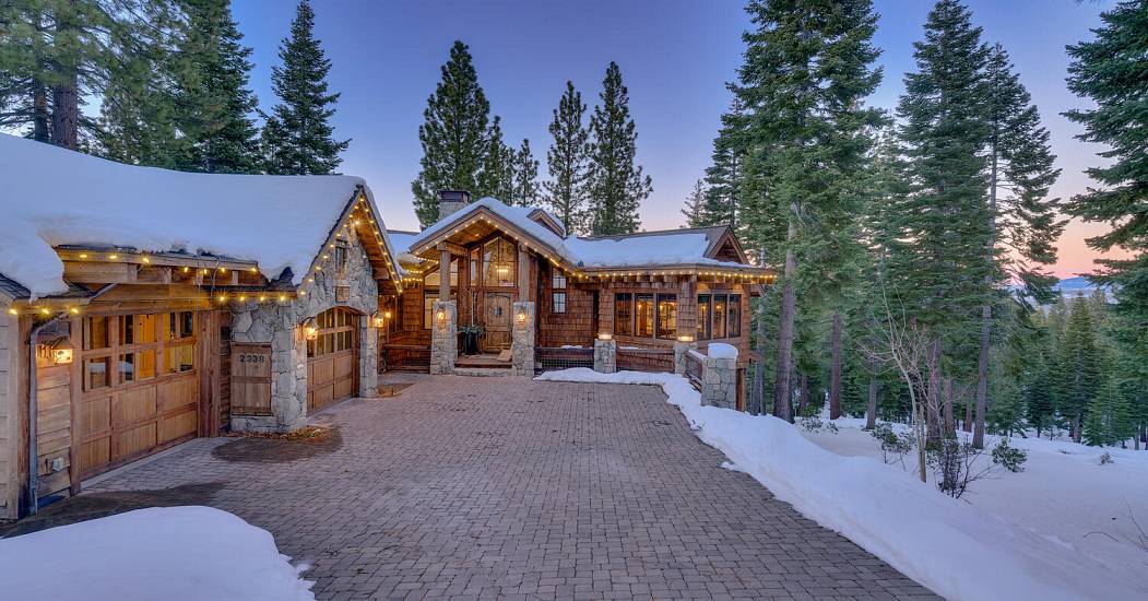Lauras Overlook Lodge-large-050-051-Front Exterior  Dusk-1500x1000-72dpi.jpg