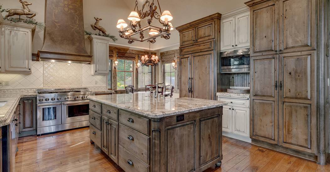 2388 Overlook Pl Truckee CA-large-014-009-Kitchen-1500x1000-72dpi.jpg