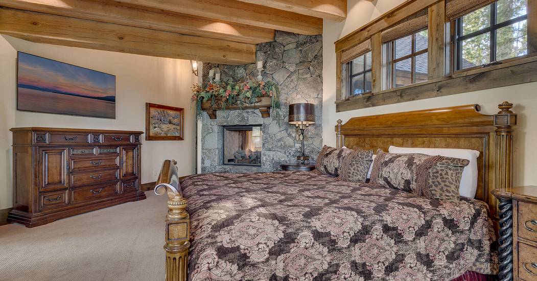2388 Overlook Pl Truckee CA-large-023-012-Primary Bedroom En suite-1500x1000-72dpi.jpg