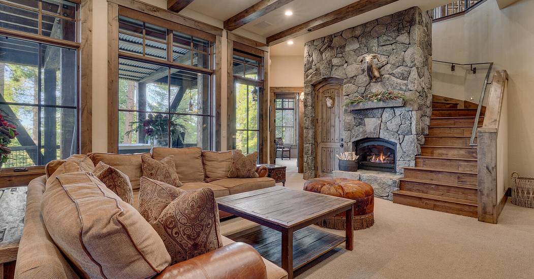 2388 Overlook Pl Truckee CA-large-031-046-Family Room-1500x1000-72dpi.jpg
