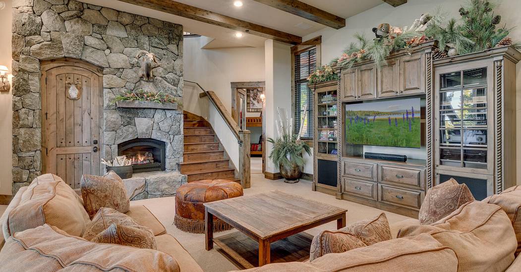2388 Overlook Pl Truckee CA-large-032-016-Family Room-1500x1000-72dpi.jpg