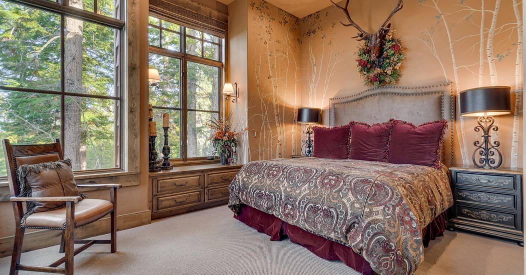 2388 Overlook Pl Truckee CA-large-033-022-Bedroom En suite-1500x1000-72dpi.jpg