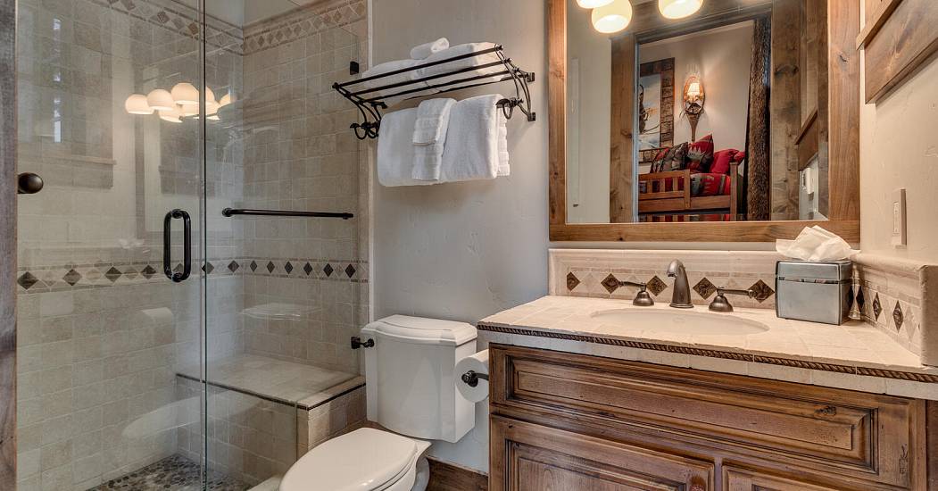 2388 Overlook Pl Truckee CA-large-040-048-Bathroom-1500x1000-72dpi.jpg
