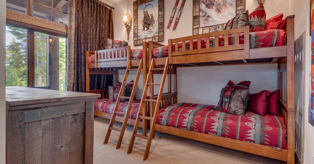 2388 Overlook Pl Truckee CA-large-039-055-Bedroom En suite-1500x1000-72dpi.jpg