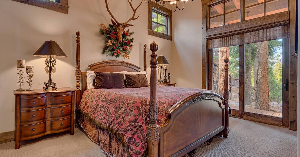 2388 Overlook Pl Truckee CA-large-041-053-Bedroom En suite-1500x1000-72dpi.jpg