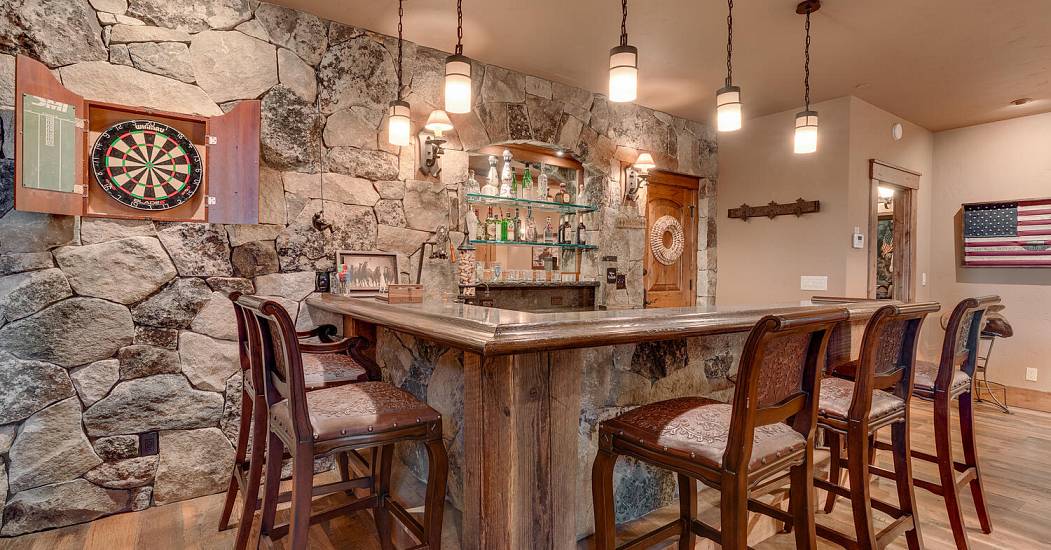 2388 Overlook Pl Truckee CA-large-046-038-Game Room Bar-1500x1000-72dpi.jpg