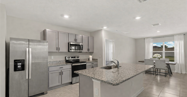 17737 canopy vs kitchen.jpg