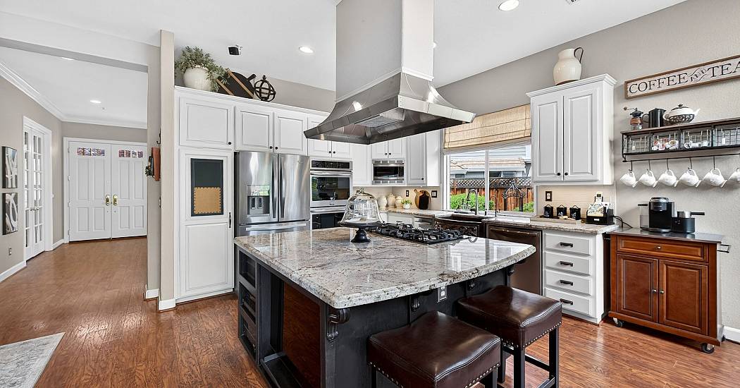 19-Kitchen.jpg
