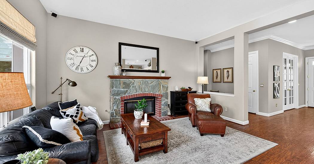 27-Family Room.jpg