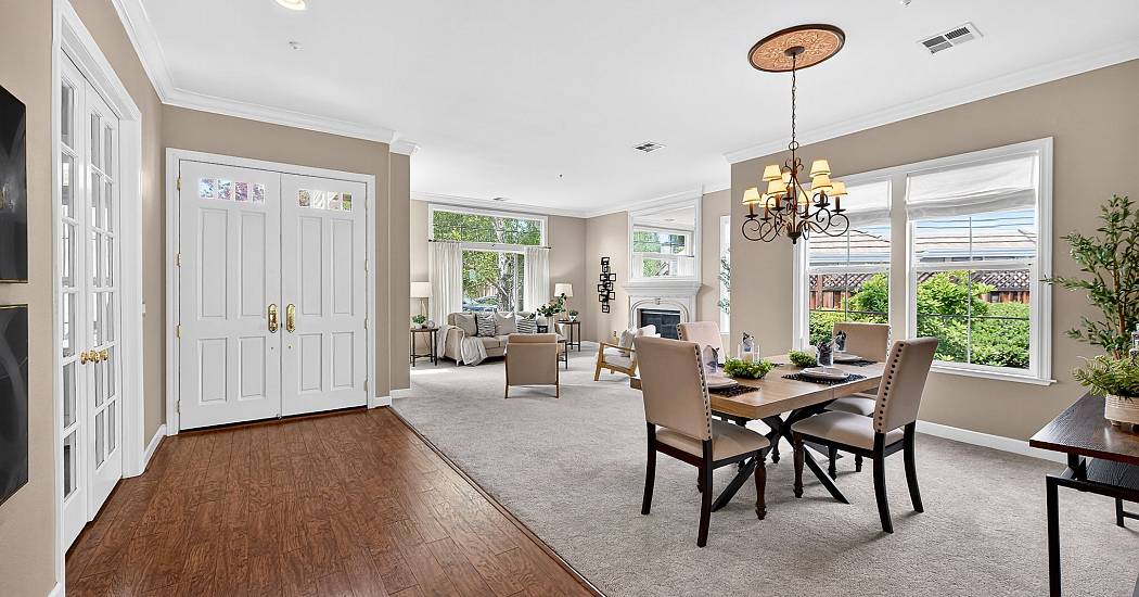 04-Entry Dining Living.jpg