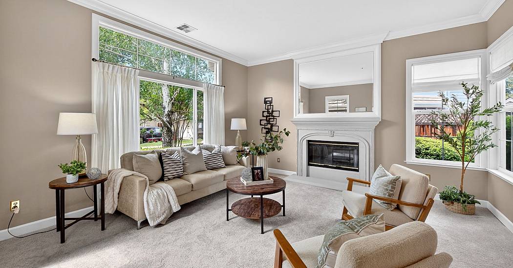 09-Living Room.jpg