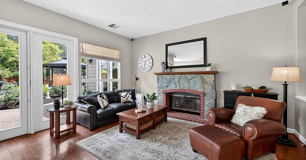 26-Family Room.jpg