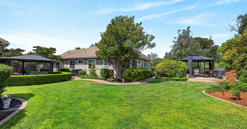 39-Backyard and Back of Home.jpg