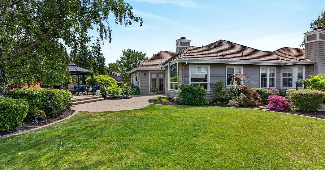 40-Backyard and Back of Home.jpg