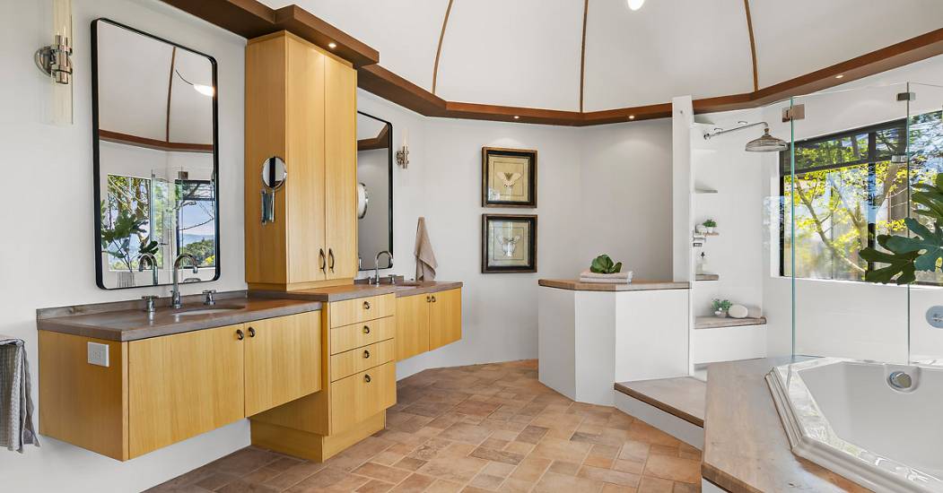 1100BayhillsDrive17_MLS.jpg