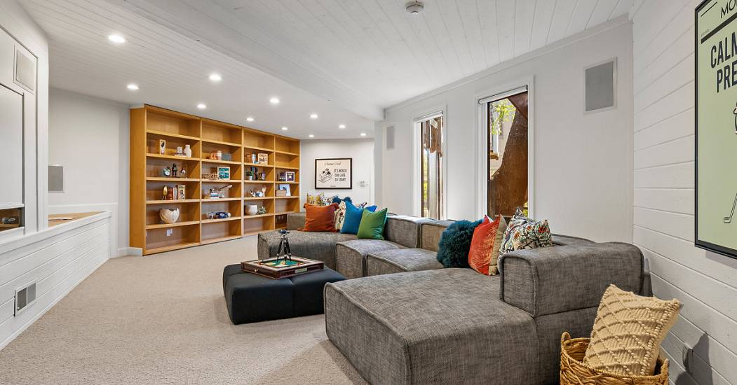 1100BayhillsDrive18_MLS.jpg