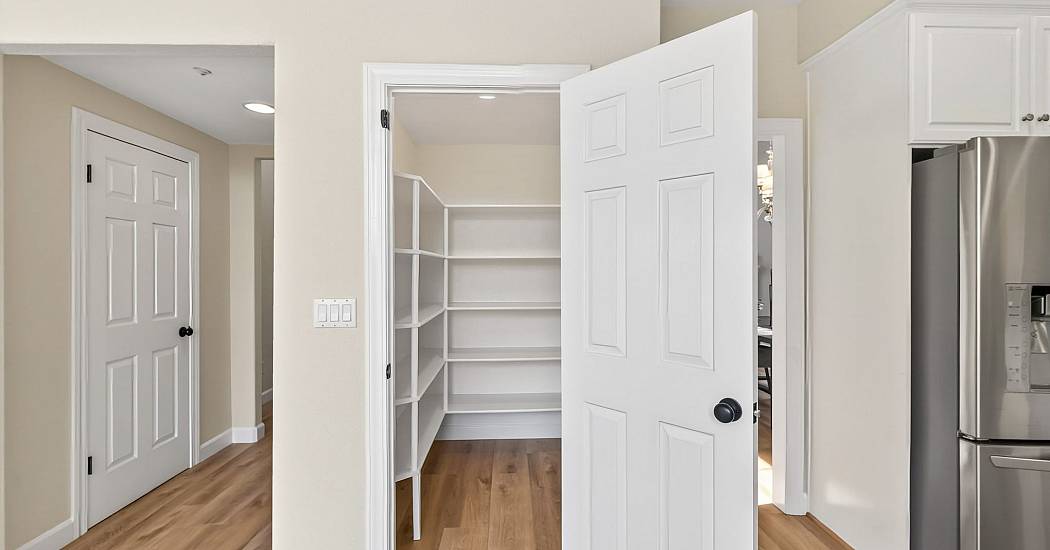 20-Pantry.jpg