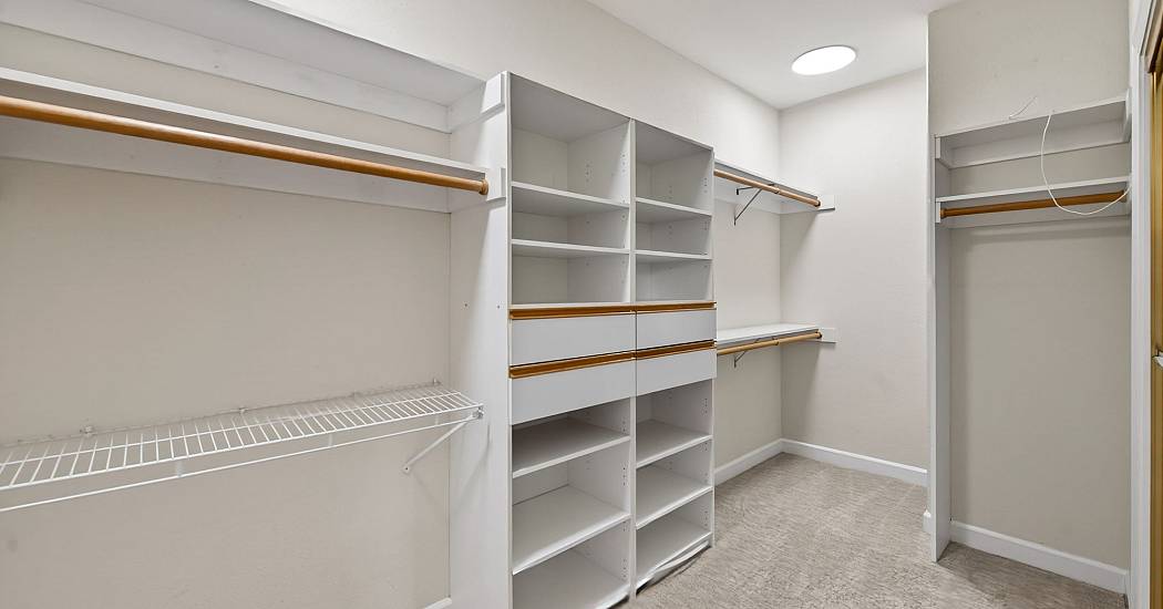 34-Primary Suite.jpg