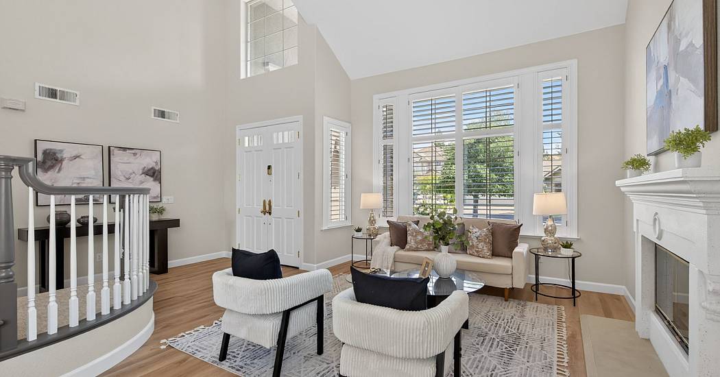 09-Living Room.jpg