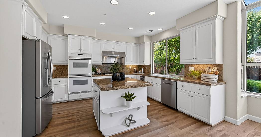 13-Kitchen.jpg