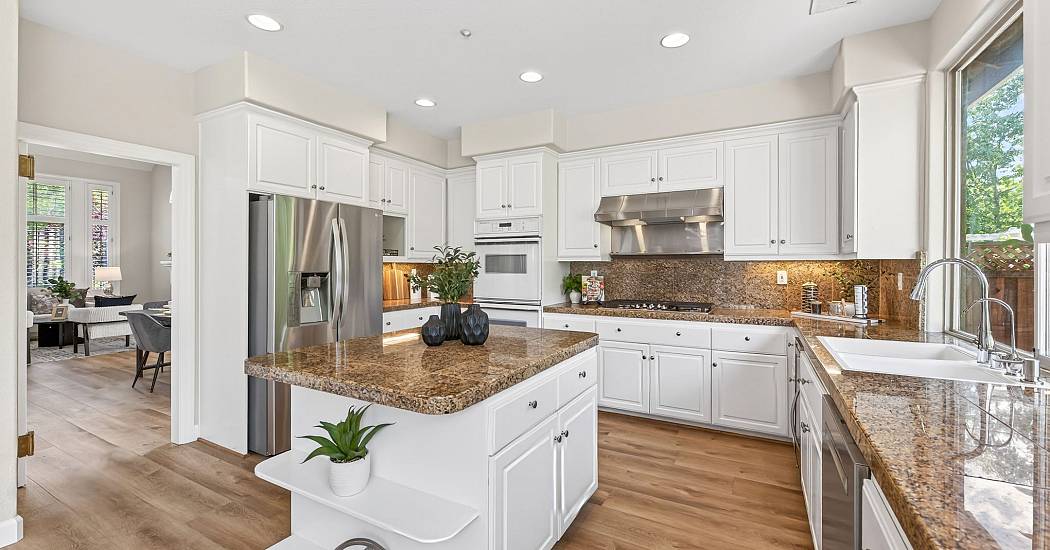 14-Kitchen.jpg