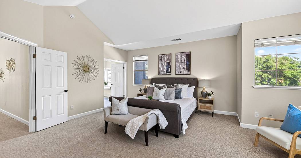 32-Primary Suite.jpg