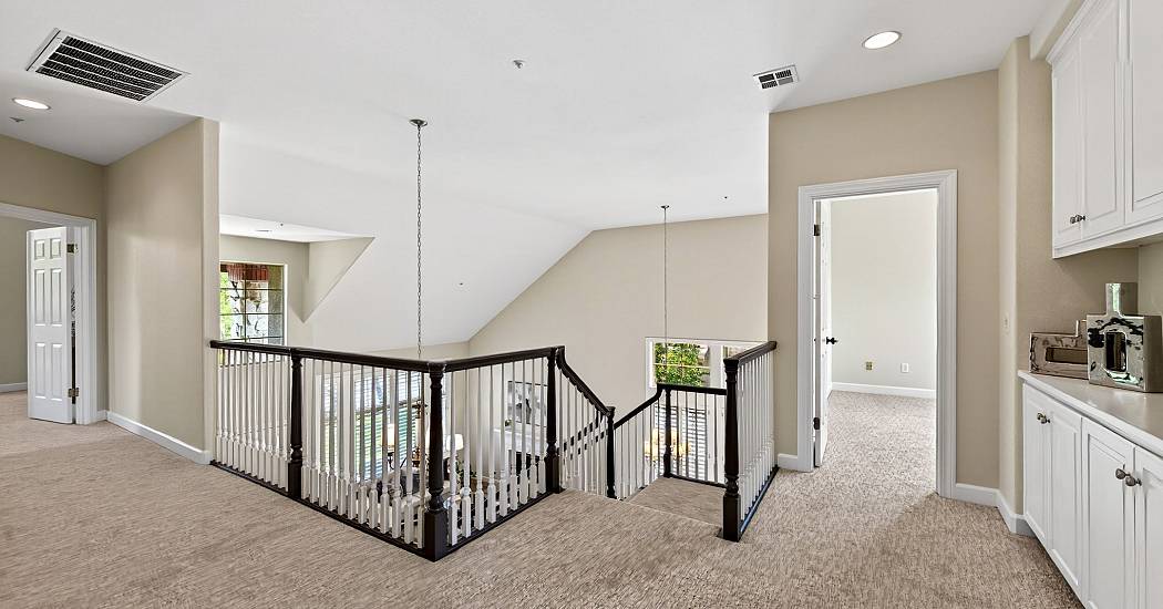 28-Upper Level.jpg