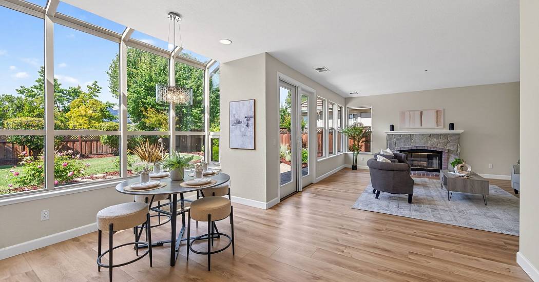 19-Informal Dining and Family Room.jpg