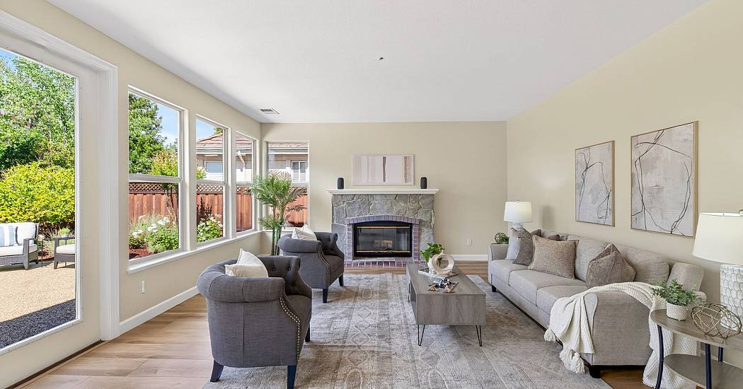 22-Family Room.jpg