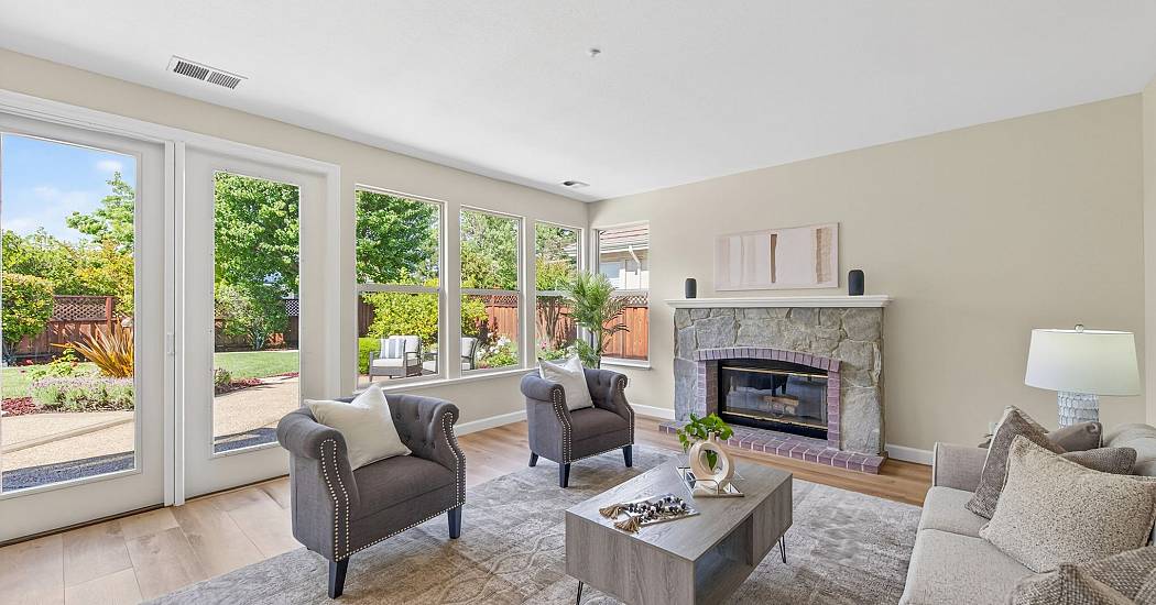 23-Family Room.jpg