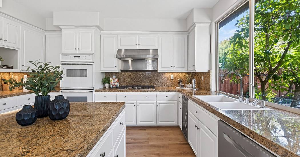17-Kitchen.jpg